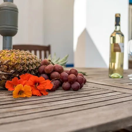 Paradisus Bed & Breakfast *
