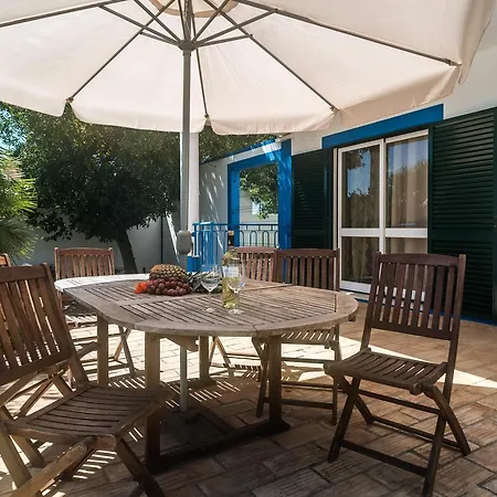 Paradisus Bed & Breakfast *