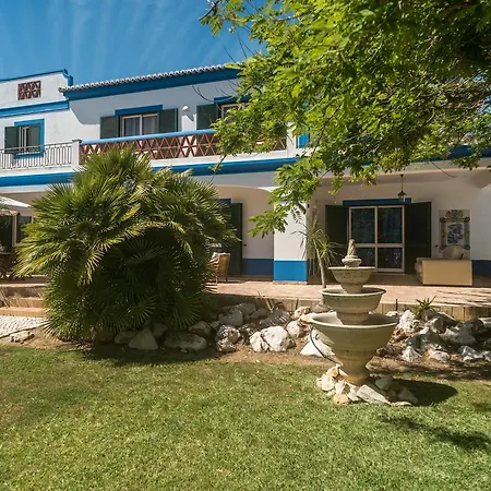 Paradisus Bed & Breakfast *
