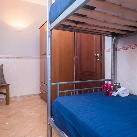 Paradisus Bed & Breakfast *
